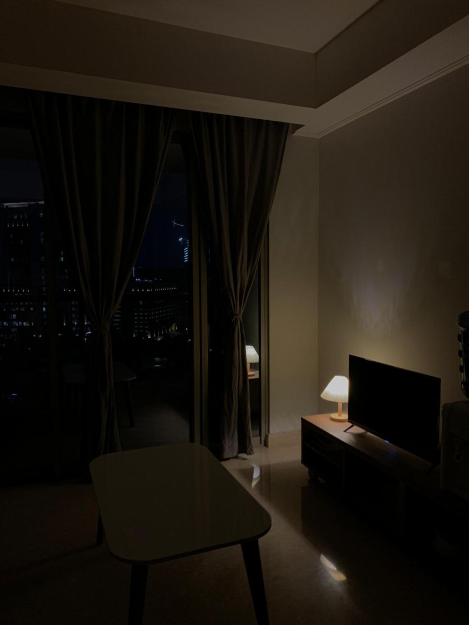 Comfort One Bed Gold Coast Pik Apartemen *