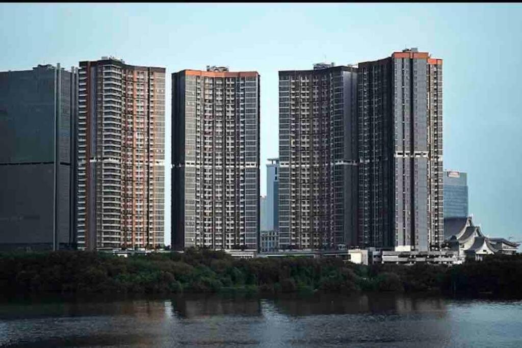 Comfort One Bed Gold Coast Pik Apartemen