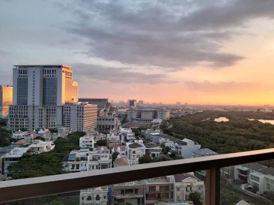 Comfort One Bed Gold Coast Pik Apartemen *